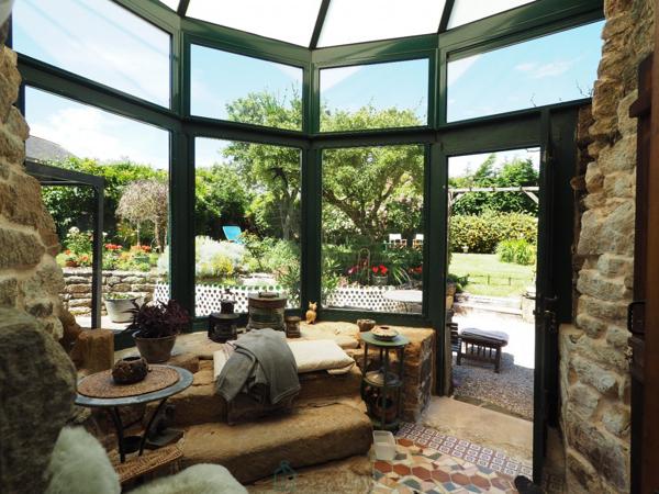 Grande demeure 17ème siècle 9 chambres avec jardin bucolique abrité des regards