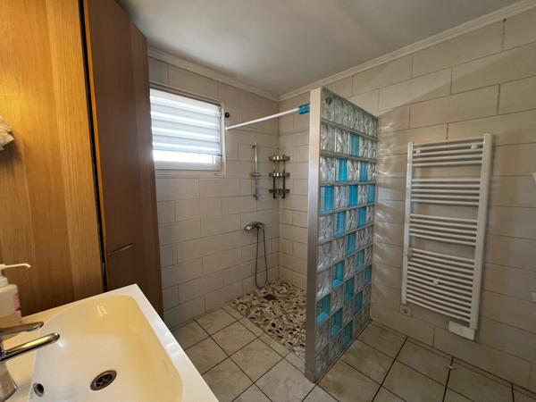 Maison de Plain Pied, 2 chambres, terrain piscinable, Garage