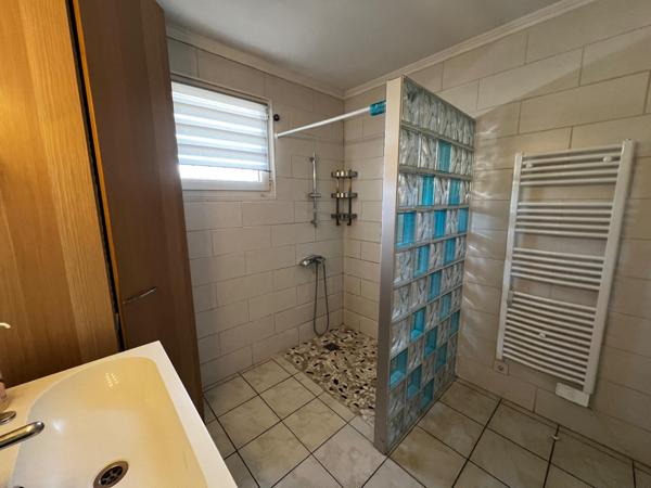 Maison de Plain Pied, 2 chambres, terrain piscinable, Garage