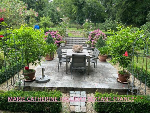NICHE EN HAUTEUR MAGNIFIQUE CHATEAU SUR 7700 M2 AVEC SA SOURCE