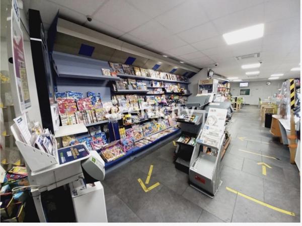 Fonds De Commerce - 100 m²