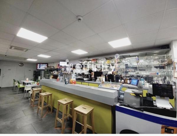 Fonds De Commerce - 100 m²