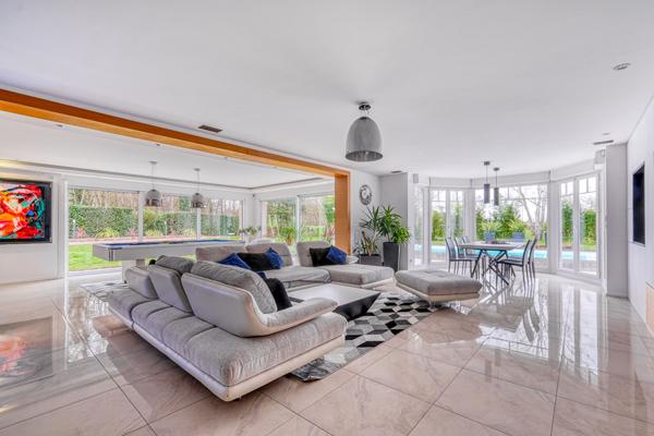 Maison Magny Le Hongre 10 pièce(s) 374 m2