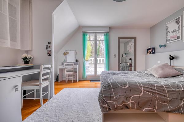 Maison Magny Le Hongre 10 pièce(s) 374 m2