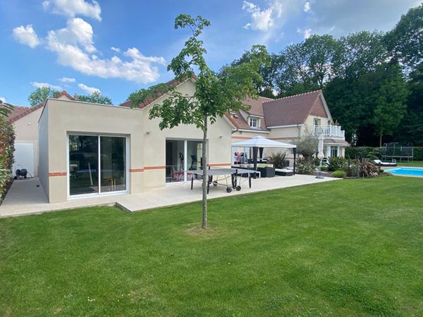 Maison Magny Le Hongre 10 pièce(s) 374 m2
