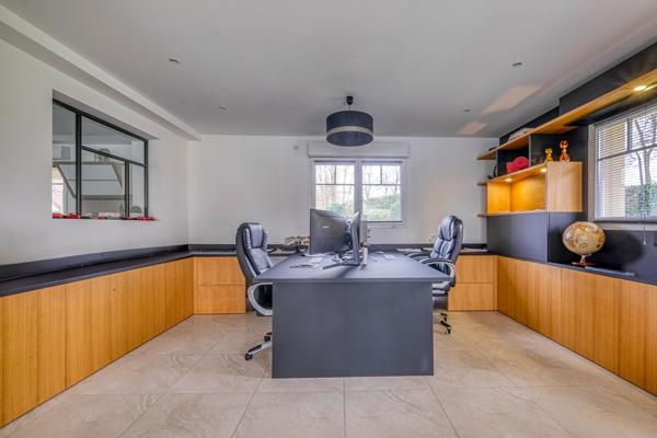 Maison Magny Le Hongre 10 pièce(s) 374 m2
