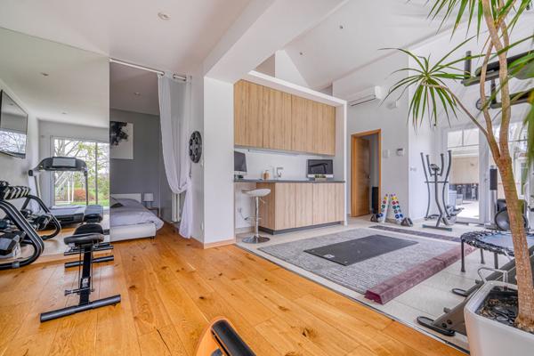 Maison Magny Le Hongre 10 pièce(s) 374 m2