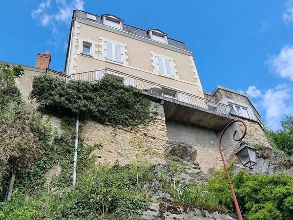 maison dans le site historique de Thouars près du Chateau avec la vue sur le pont des Chouans