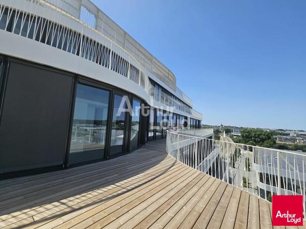 Angers Saint Serge, unique : plateau de bureaux en duplex de 1 003,41 m² à vendre