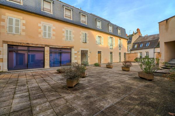 Appartement Nevers, hyper centre, 2 chambres, ascenseur, 2H30 de PARIS, douche