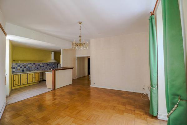 Appartement Nevers, hyper centre, 2 chambres, ascenseur, 2H30 de PARIS, douche