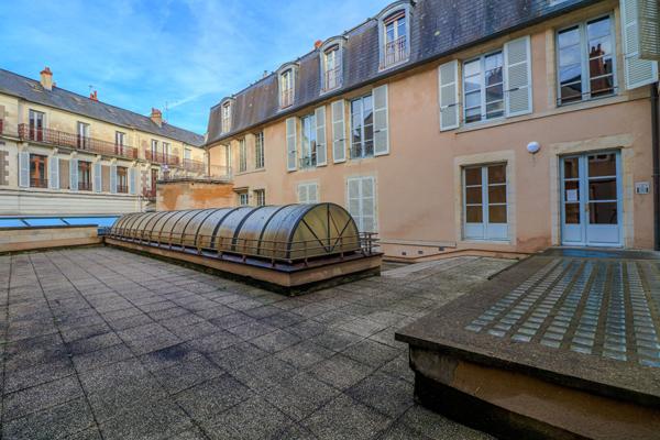 Appartement Nevers, hyper centre, 2 chambres, ascenseur, 2H30 de PARIS, douche