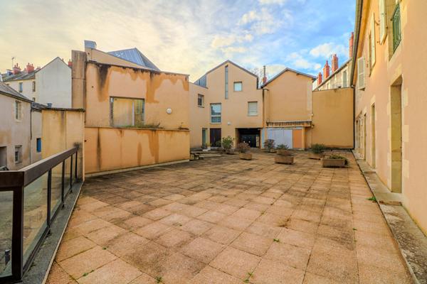 Appartement Nevers, hyper centre, 2 chambres, ascenseur, 2H30 de PARIS, douche