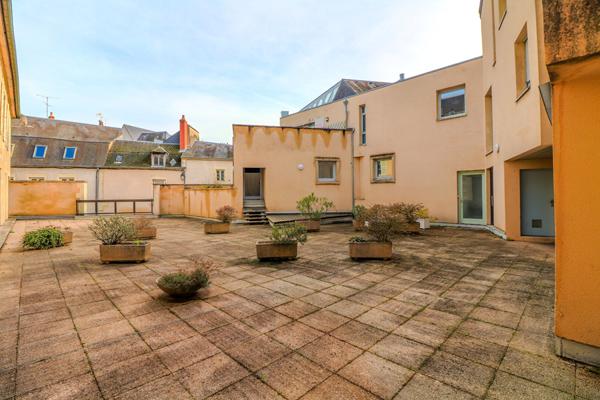 Appartement Nevers, hyper centre, 2 chambres, ascenseur, 2H30 de PARIS, douche