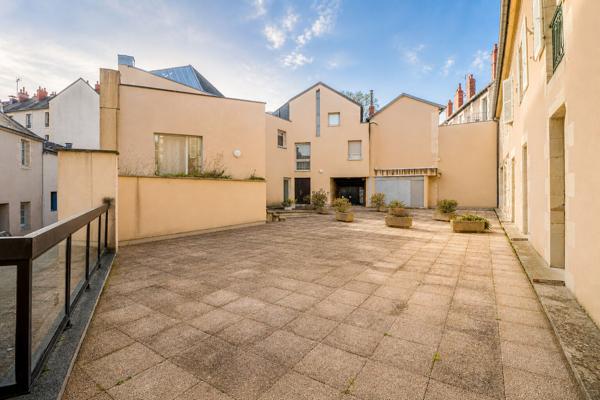 Appartement Nevers, hyper centre, 2 chambres, ascenseur, 2H30 de PARIS, douche