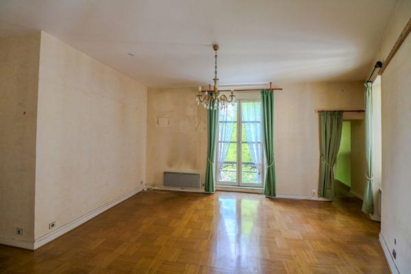 Appartement Nevers, hyper centre, 2 chambres, ascenseur, 2H30 de PARIS, douche