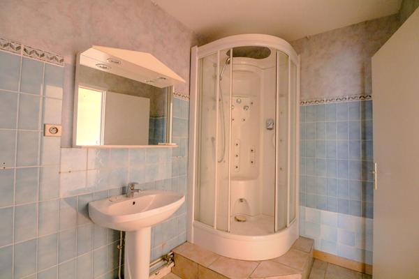 Appartement Nevers, hyper centre, 2 chambres, ascenseur, 2H30 de PARIS, douche