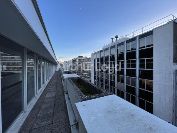 Bureaux rénovés avec terrasse à vendre dans le centre de Lille - Immeuble Caryatides