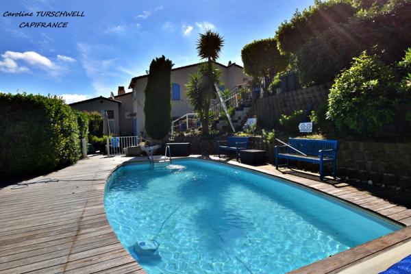 CAVALAIRE SUR MER (83) - PROPRIETE SANS TRAVAUX AVEC PISCINE - 1 MAISON PRINCIPALE ET 1 APPARTEMENT LOFT