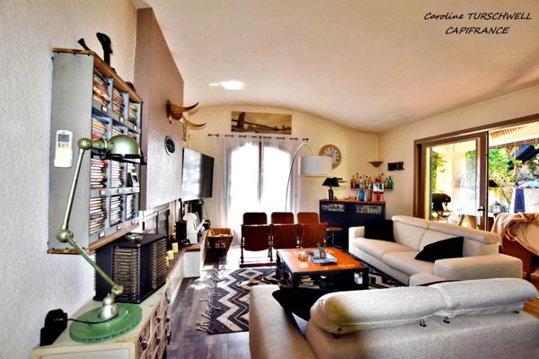 CAVALAIRE SUR MER (83) - PROPRIETE SANS TRAVAUX AVEC PISCINE - 1 MAISON PRINCIPALE ET 1 APPARTEMENT LOFT