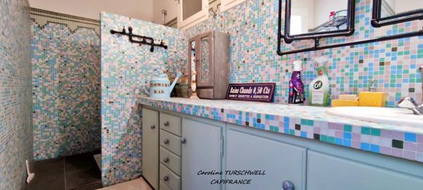 CAVALAIRE SUR MER (83) - PROPRIETE SANS TRAVAUX AVEC PISCINE - 1 MAISON PRINCIPALE ET 1 APPARTEMENT LOFT