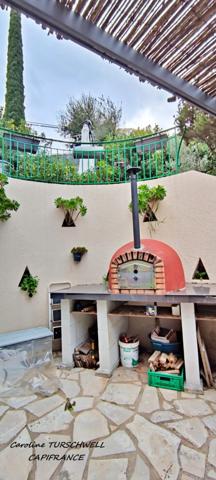 CAVALAIRE SUR MER (83) - PROPRIETE SANS TRAVAUX AVEC PISCINE - 1 MAISON PRINCIPALE ET 1 APPARTEMENT LOFT