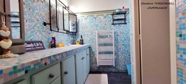 CAVALAIRE SUR MER (83) - PROPRIETE SANS TRAVAUX AVEC PISCINE - 1 MAISON PRINCIPALE ET 1 APPARTEMENT LOFT