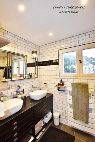 CAVALAIRE SUR MER (83) - PROPRIETE SANS TRAVAUX AVEC PISCINE - 1 MAISON PRINCIPALE ET 1 APPARTEMENT LOFT