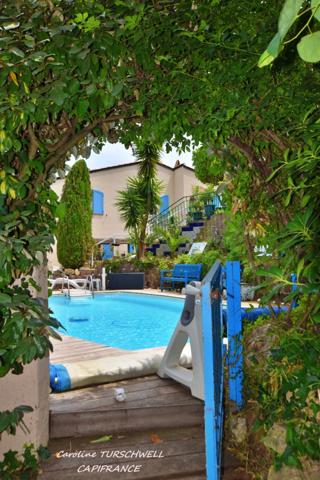 CAVALAIRE SUR MER (83) - PROPRIETE SANS TRAVAUX AVEC PISCINE - 1 MAISON PRINCIPALE ET 1 APPARTEMENT LOFT