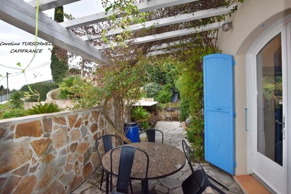 CAVALAIRE SUR MER (83) - PROPRIETE SANS TRAVAUX AVEC PISCINE - 1 MAISON PRINCIPALE ET 1 APPARTEMENT LOFT