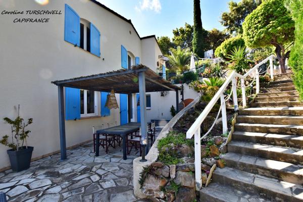 CAVALAIRE SUR MER (83) - PROPRIETE SANS TRAVAUX AVEC PISCINE - 1 MAISON PRINCIPALE ET 1 APPARTEMENT LOFT