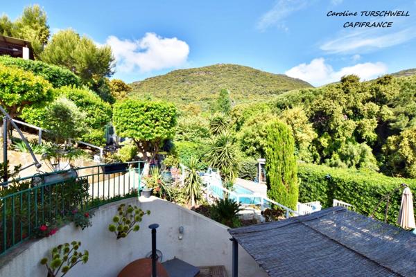 CAVALAIRE SUR MER (83) - PROPRIETE SANS TRAVAUX AVEC PISCINE - 1 MAISON PRINCIPALE ET 1 APPARTEMENT LOFT