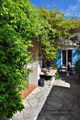 CAVALAIRE SUR MER (83) - PROPRIETE SANS TRAVAUX AVEC PISCINE - 1 MAISON PRINCIPALE ET 1 APPARTEMENT LOFT