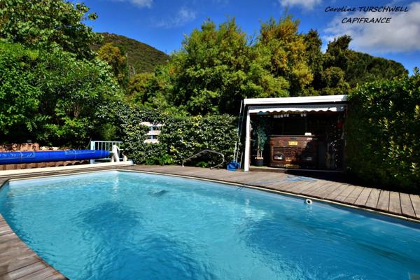 CAVALAIRE SUR MER (83) - PROPRIETE SANS TRAVAUX AVEC PISCINE - 1 MAISON PRINCIPALE ET 1 APPARTEMENT LOFT