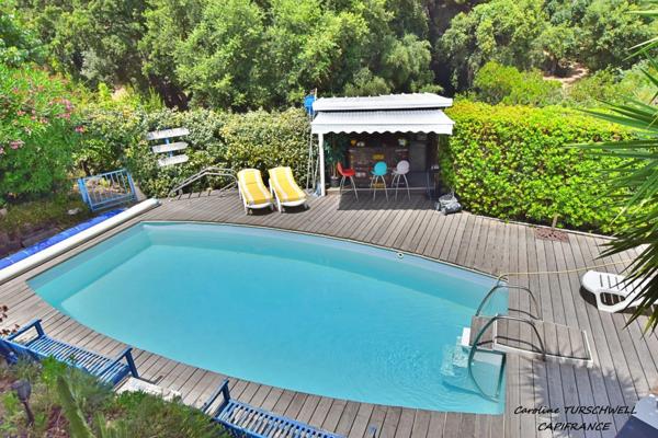 CAVALAIRE SUR MER (83) - PROPRIETE SANS TRAVAUX AVEC PISCINE - 1 MAISON PRINCIPALE ET 1 APPARTEMENT LOFT