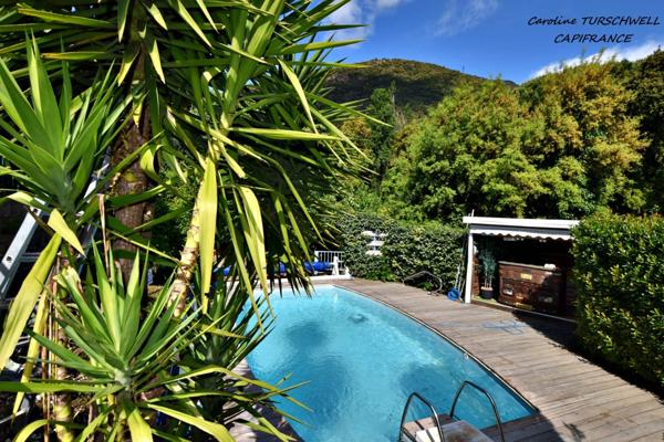 CAVALAIRE SUR MER (83) - PROPRIETE SANS TRAVAUX AVEC PISCINE - 1 MAISON PRINCIPALE ET 1 APPARTEMENT LOFT