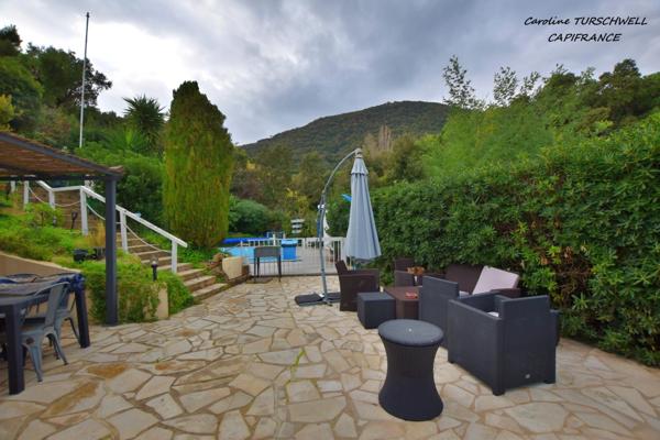 CAVALAIRE SUR MER (83) - PROPRIETE SANS TRAVAUX AVEC PISCINE - 1 MAISON PRINCIPALE ET 1 APPARTEMENT LOFT