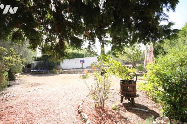 Appartement de 3 pièces avec jardin de 510 m², cave  ateliers et parkings 