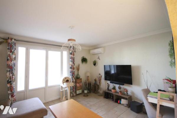 Appartement de 3 pièces avec jardin de 510 m², cave  ateliers et parkings 