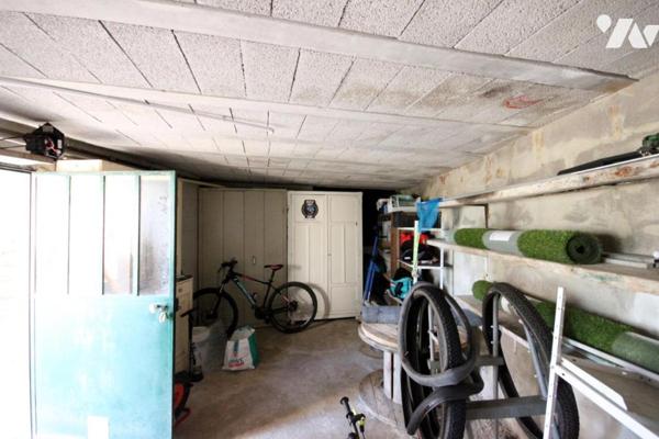 Appartement de 3 pièces avec jardin de 510 m², cave  ateliers et parkings 