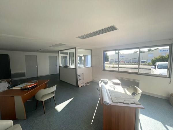 BUREAUX LIVRES ENTIEREMENT RENOVES ZONE REPUBLIQUE 65.5M²
