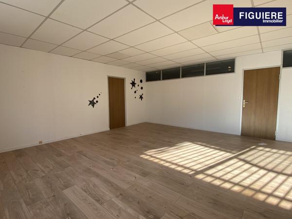 Plusieurs surfaces de bureaux Venelles