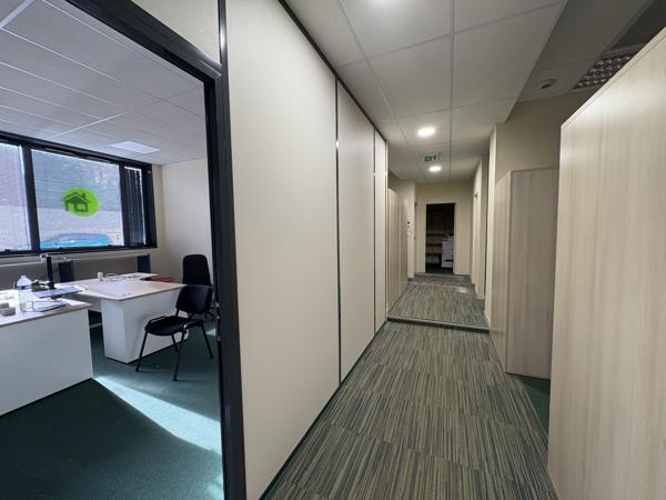 Plateau de bureaux en rez-de-chaussée d'environ 216 m2 avec parkings au Sud d'Orléans (CANDOLLE)