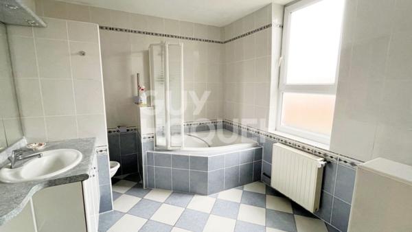 Maison de caractère - 11 pièces - 217 m2 - jardin