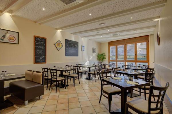 Fonds De Commerce - 140 m²