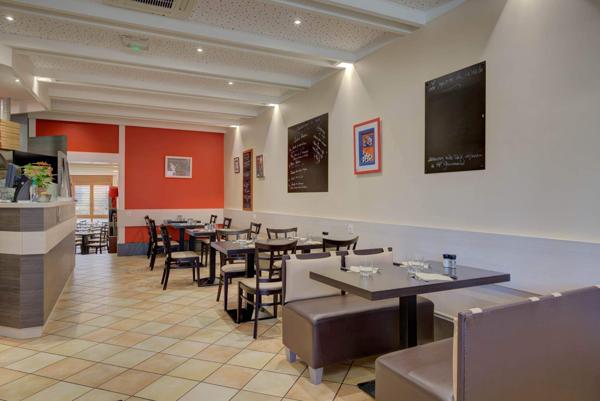 Fonds De Commerce - 140 m²