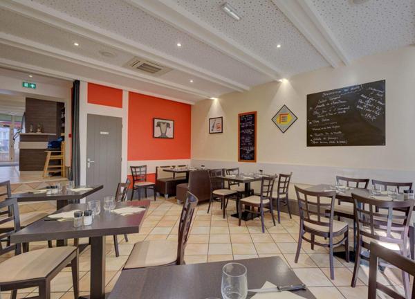 Fonds De Commerce - 140 m²