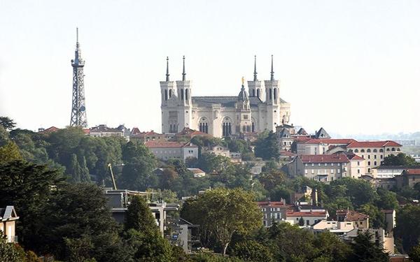 Appartement à louer    5 pièces •  Sainte-Foy-lès-Lyon