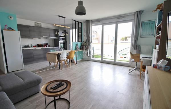 Un dernier étage au coeur du centre-ville d'Ermont ! 299 000 € **  - Référence  26-3888