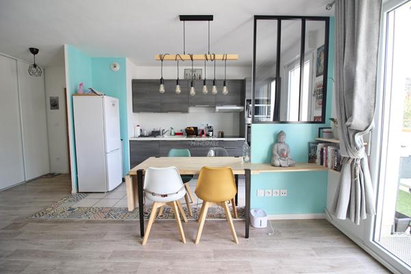 Un dernier étage au coeur du centre-ville d'Ermont ! 299 000 € **  - Référence  26-3888